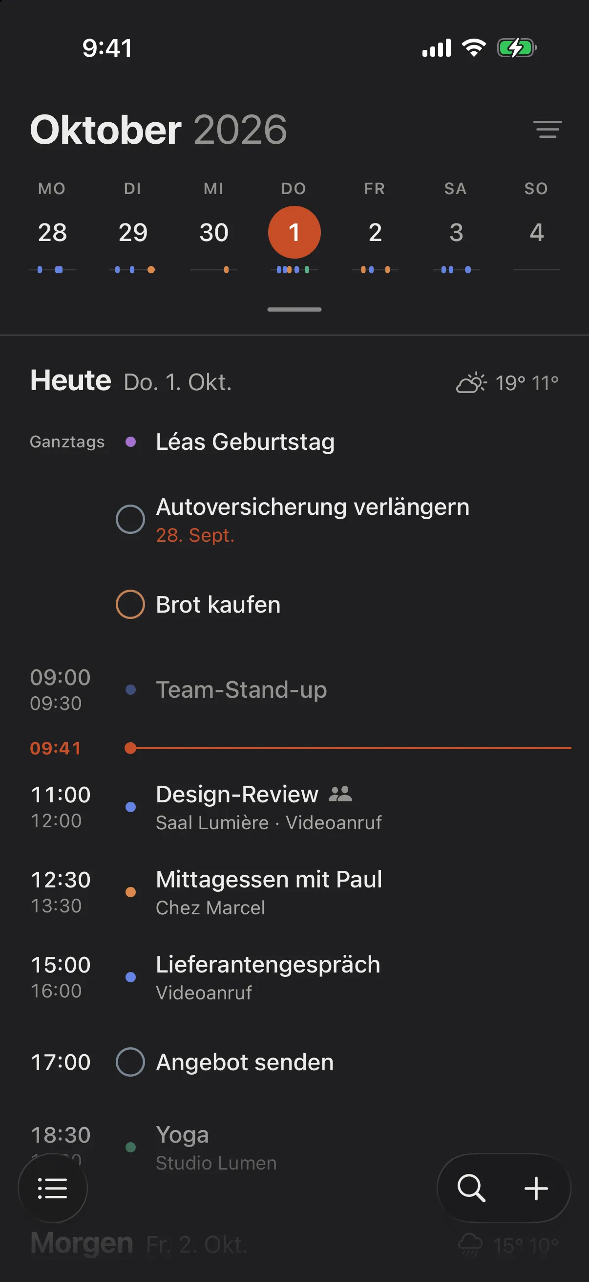 Nahaufnahme des oberen Bildschirmrands: Oktober 2026, dann die Woche. Ein Umschlag erscheint neben dem Filtersymbol, wenn eine Einladung auf Antwort wartet.