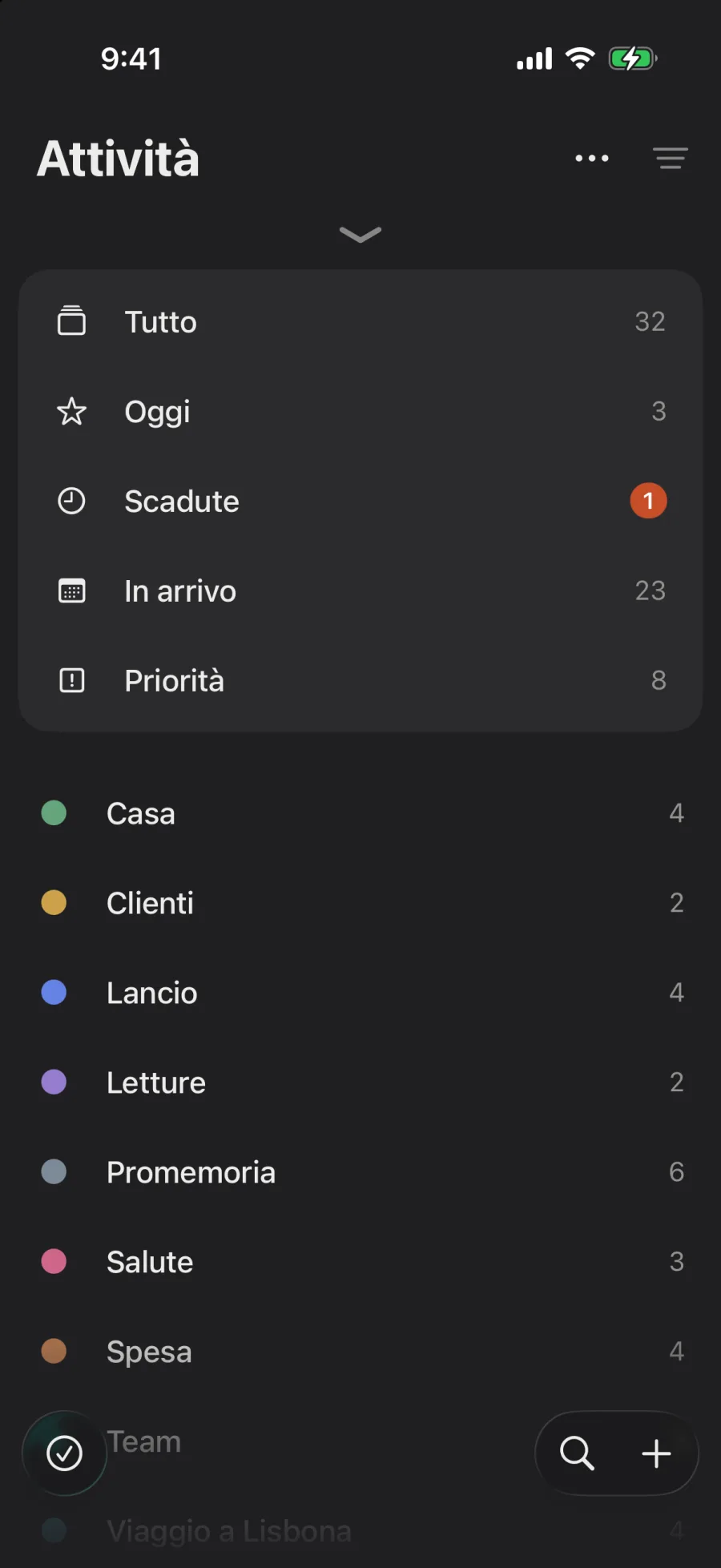 Attività: sotto gli elenchi smart, ogni elenco nel suo colore con le sue attività da fare. Poi ogni elenco prende un’icona, Spesa viene trascinato su Casa e gli elenchi si raccolgono sotto Personale e Lavoro.